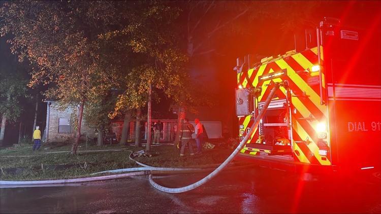Officials: Fire destroys house in Tyler