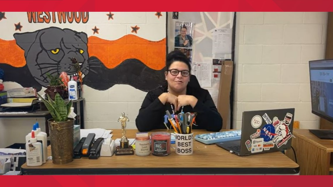 Texas teacher seeks to win $40,000 for classroom makeover - Vimarsana News