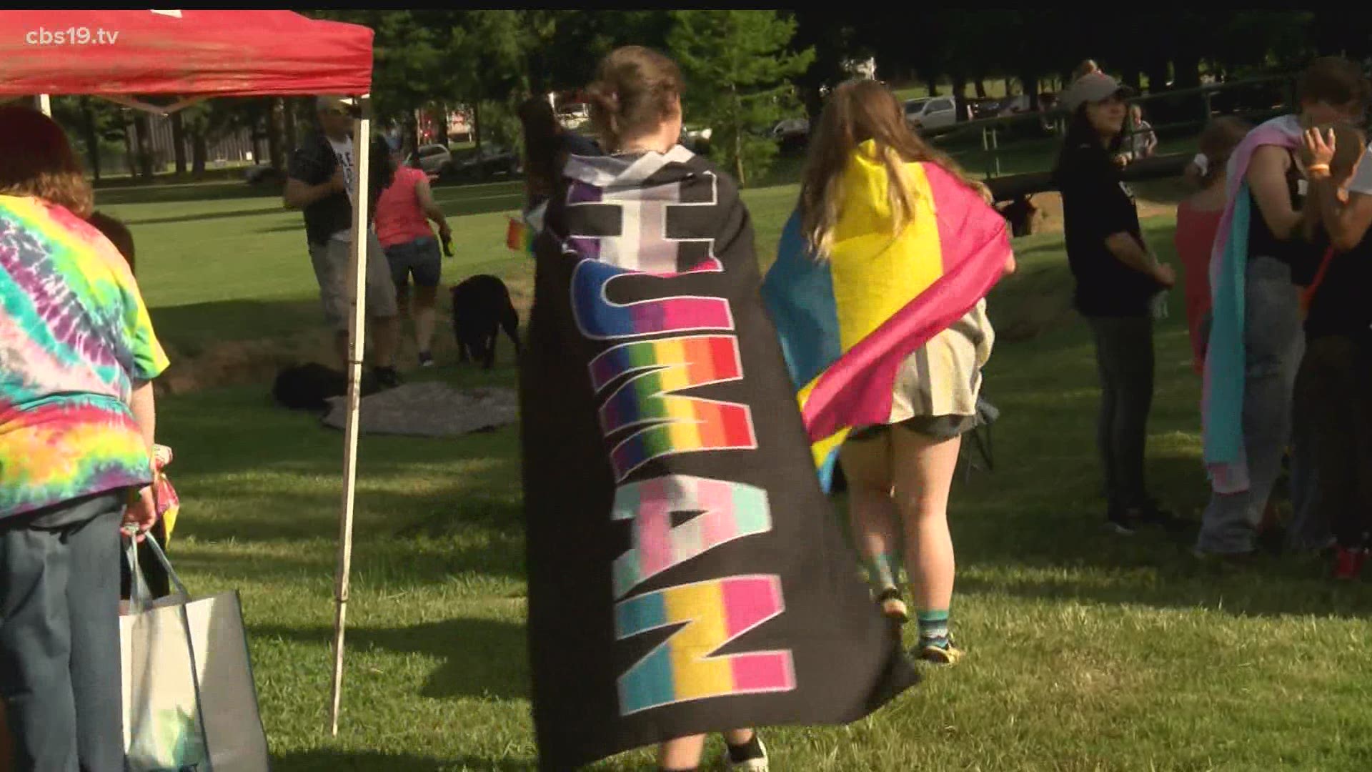 Live Out Loud pride event in Longview draws hundreds cbs19.tv
