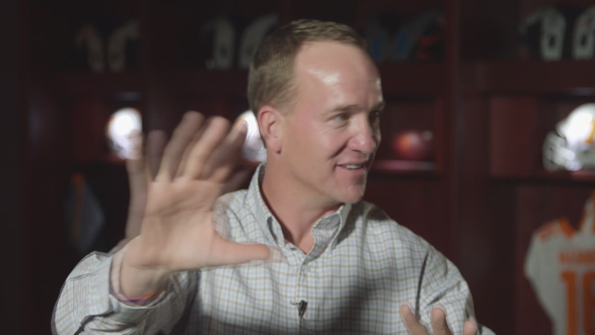 Peyton Manning Opens Tennessee Vols Themed Saloon 16 In, 60% OFF