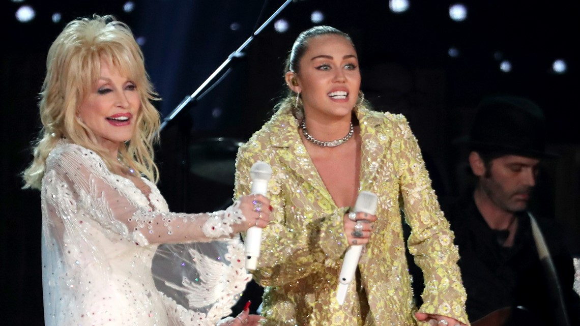 Wisconsin school bans Miley, Dolly duet from class concert - Vimarsana News