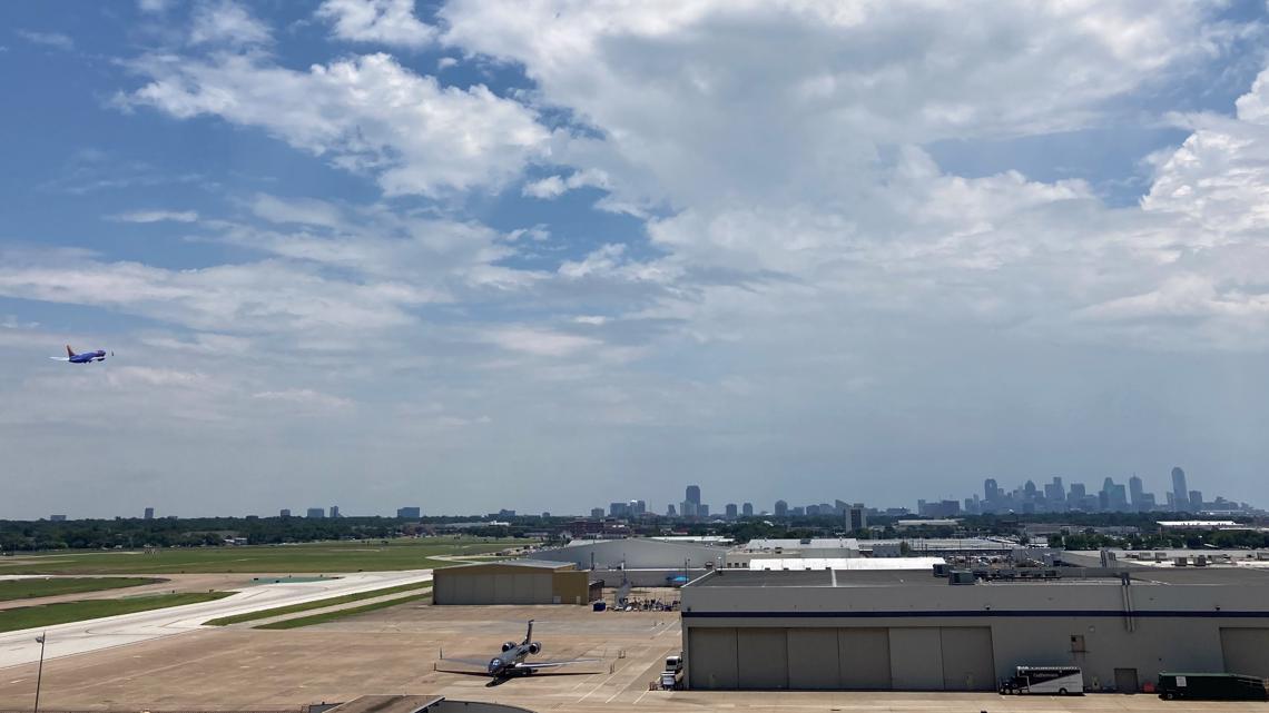 Police: DWI suspect hit 2 private jets at Dallas Love Field - Vimarsana News
