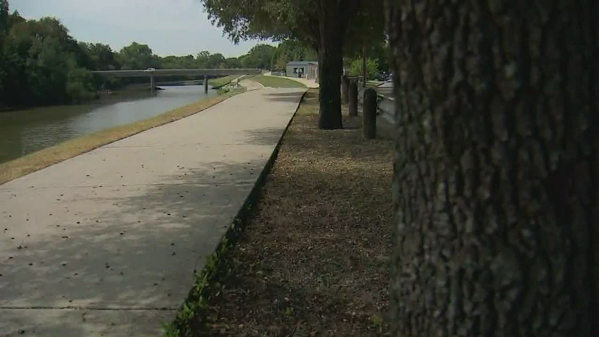 Naked man attacks jogger on Trinity Trails in Fort Worth