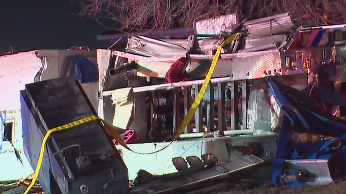 Fort Worth firetruck rollover crash: Firefighters injured - Vimarsana News