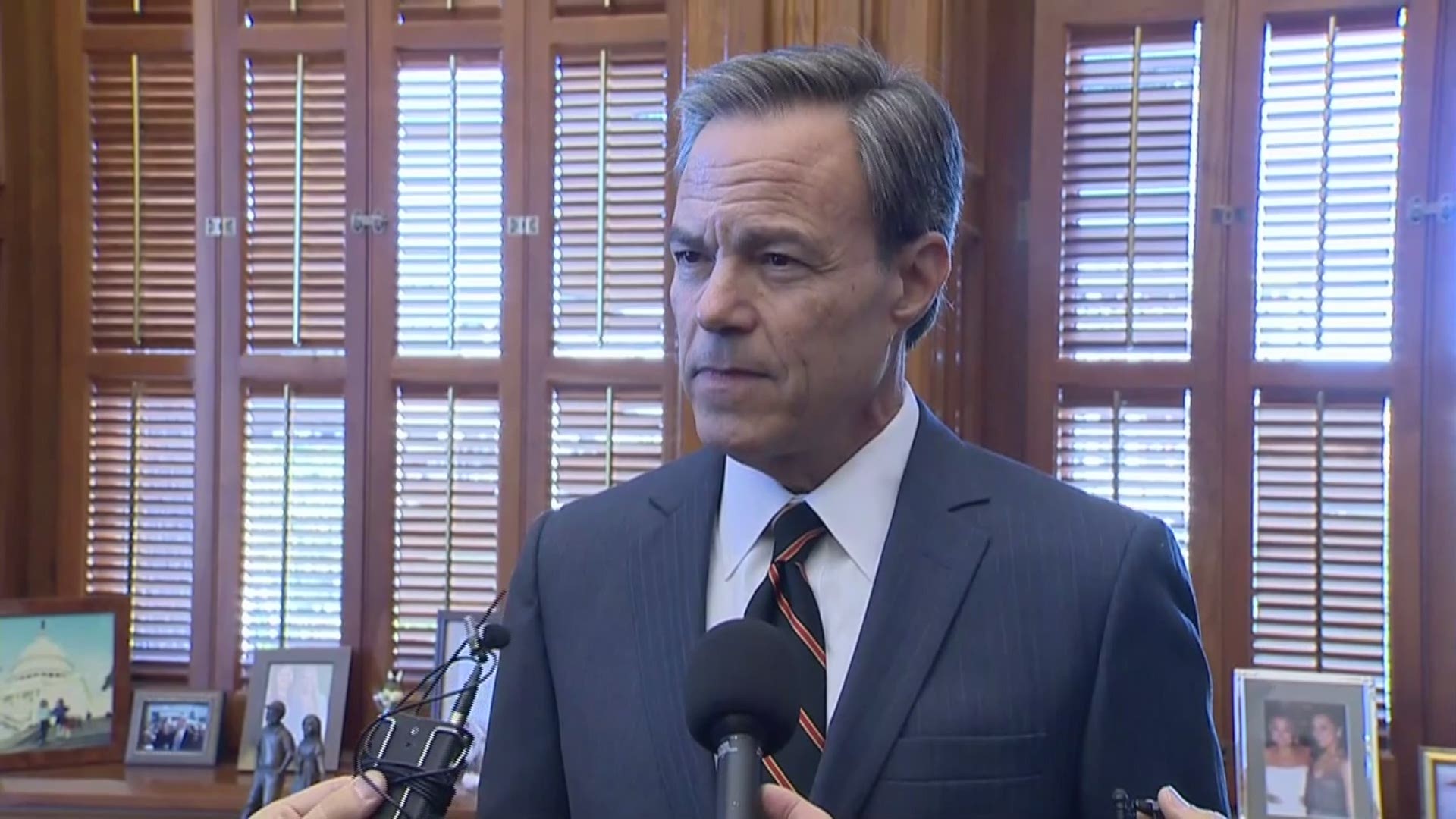 Texas House Speaker Joe Straus speaks after announcing he would not seek re-election.