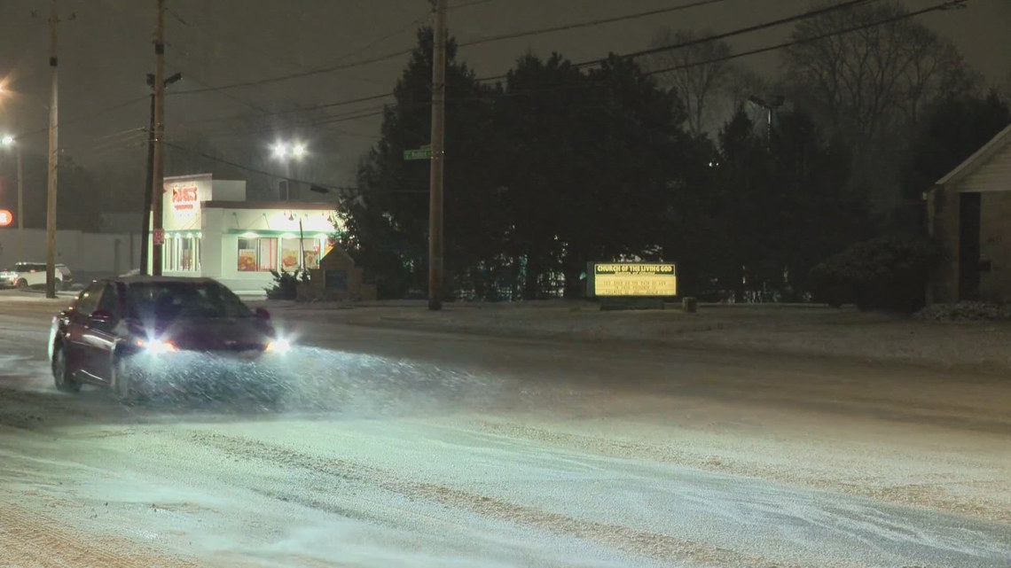 Snow and extreme cold settle in Sunday as winter storm churns over half the country , nearly 15 , 000 flights canceled