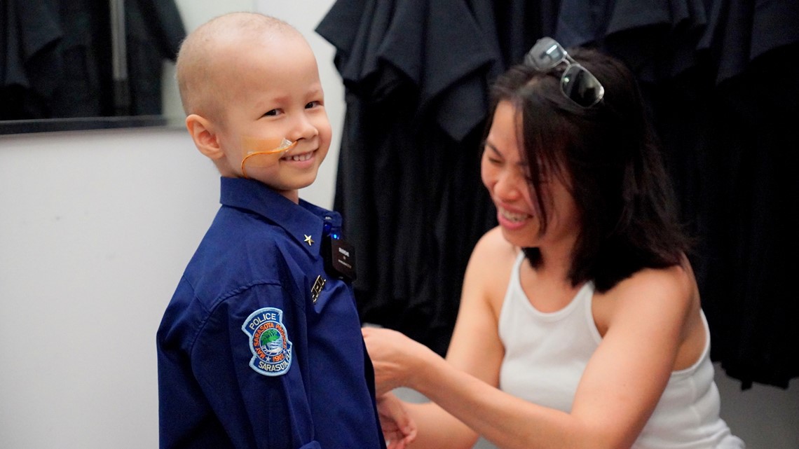 Boy, 4, fighting cancer receives police experience for a day - Vimarsana News