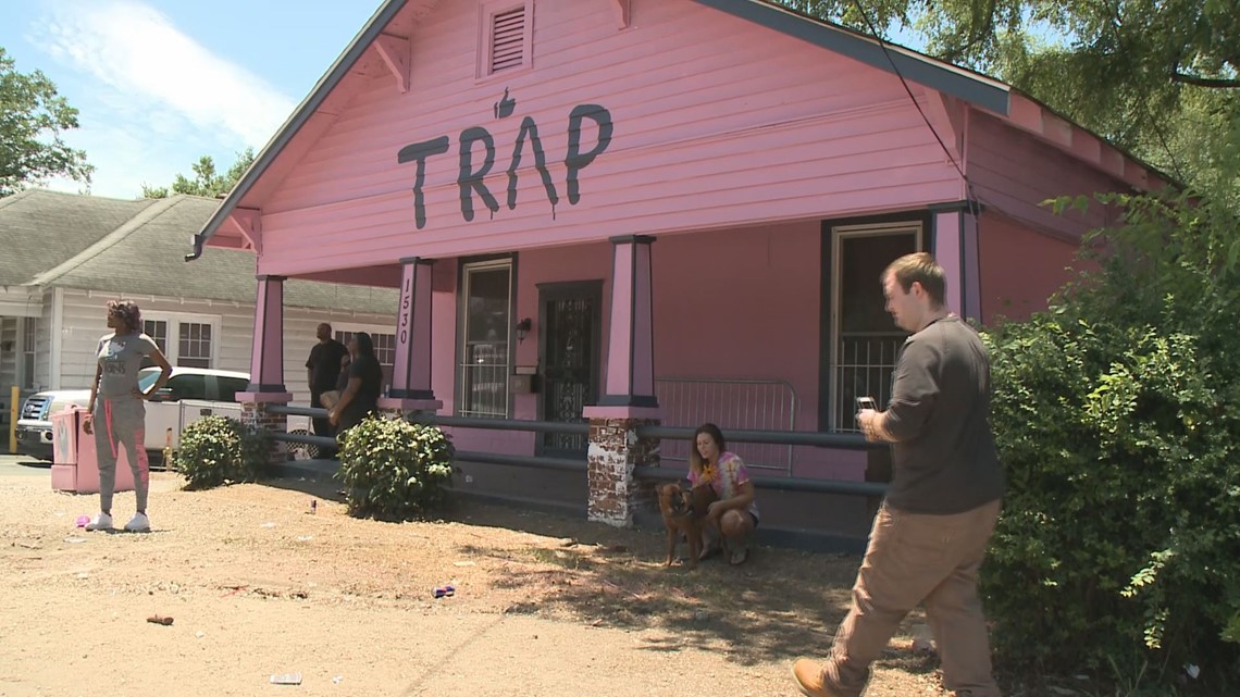 Car At Atlanta S Pink Trap House Towed Away After Complaints Cbs19 Tv