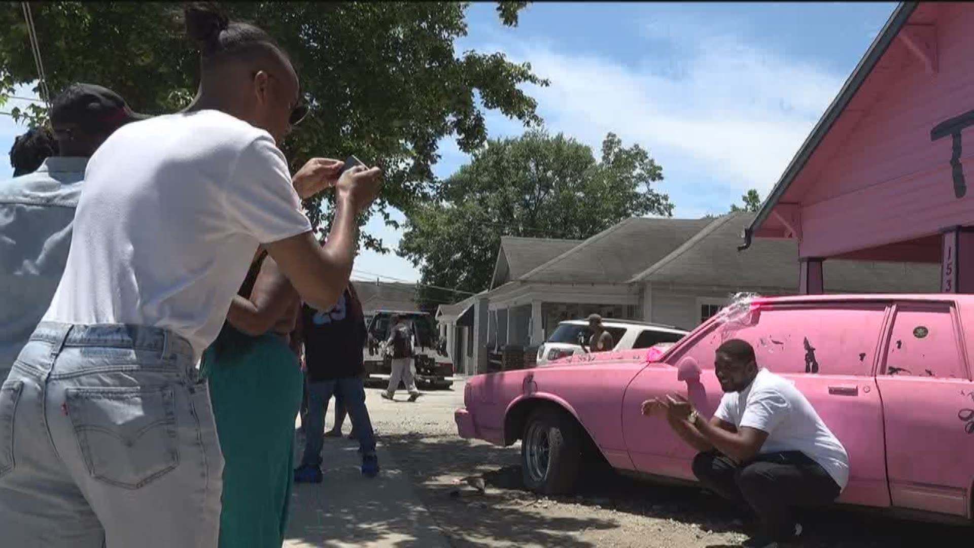 Car At Atlanta S Pink Trap House Towed Away After Complaints Cbs19 Tv